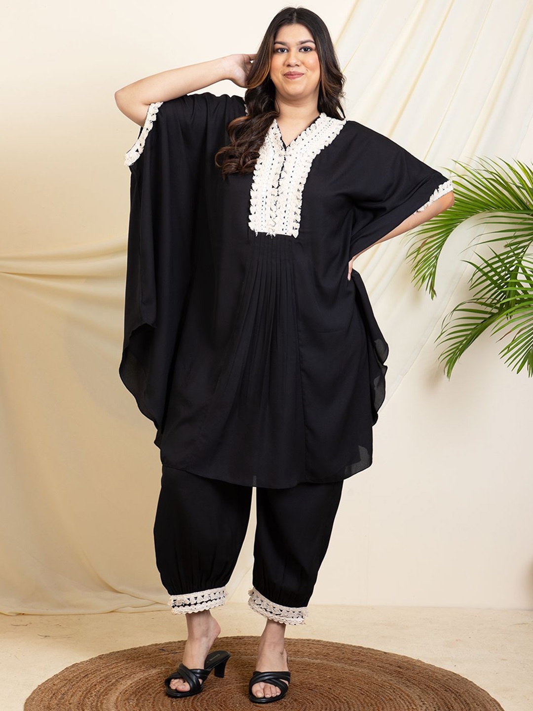 

DEEBACO Embellished V-Neck Short Sleeves Kaftan With Trouser, Black