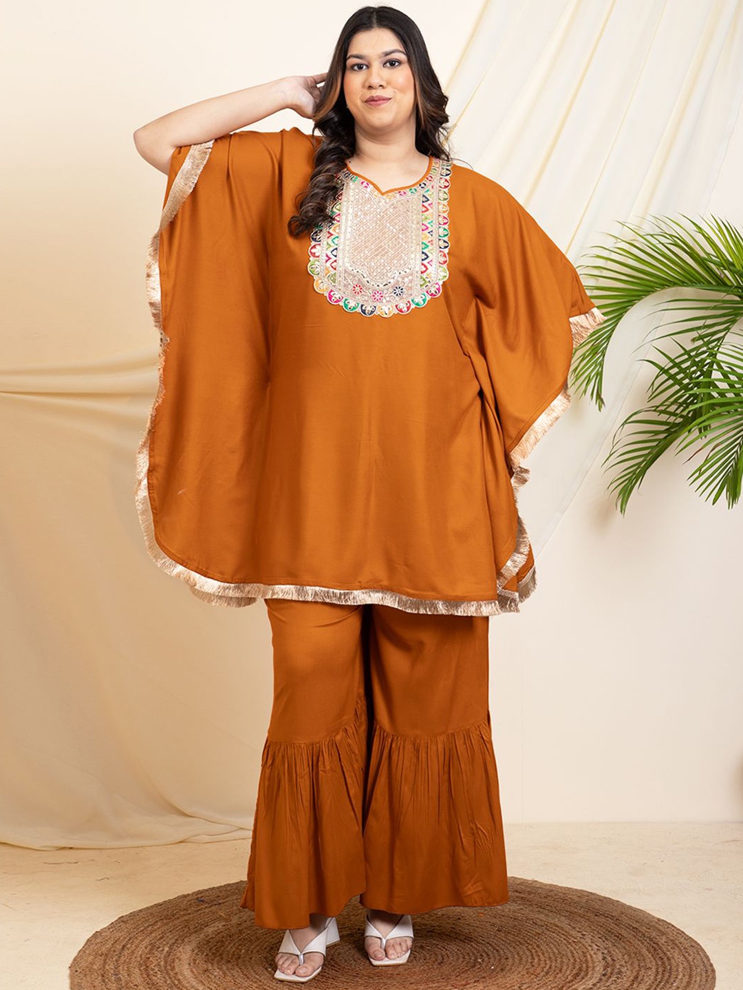 

DEEBACO Embroidered Sweetheart Neck Short Sleeves Kaftan With Sharara, Tan