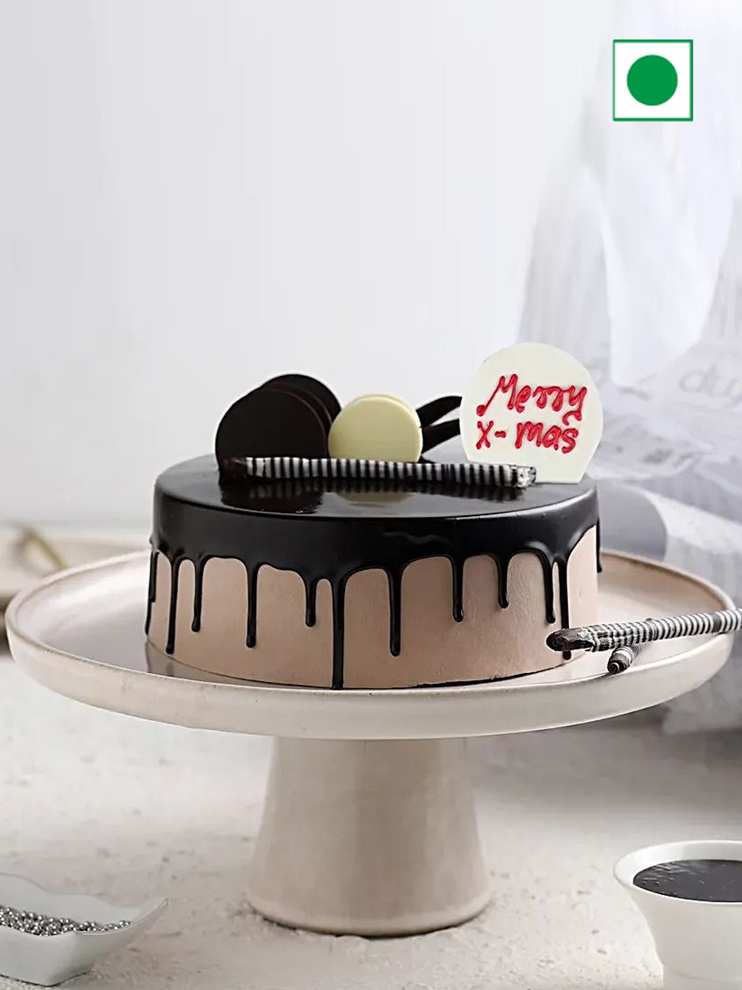 

fnp Christmas Chocolate Flavor Eggless Round Cake 2 Kg, Coffee brown