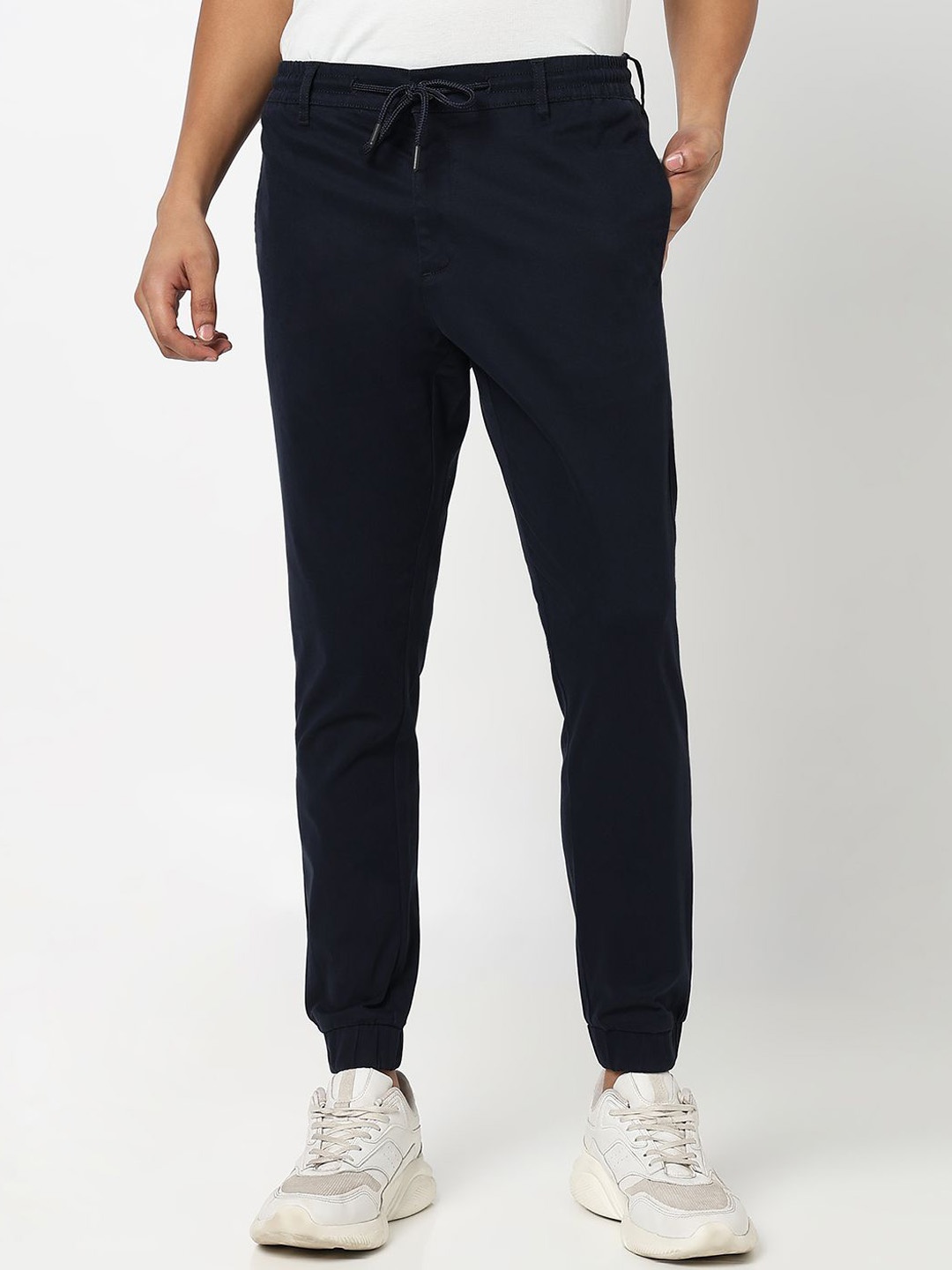 

R&B Men Regular Fit Mid-Rise Joggers, Black
