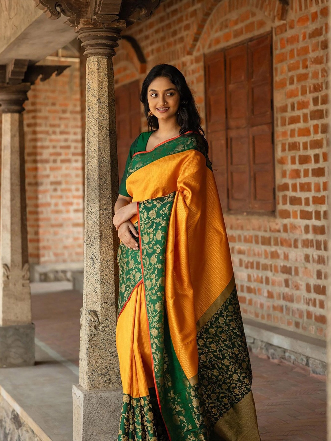 

BerMondsey Woven Design Zari Banarasi Saree, Yellow