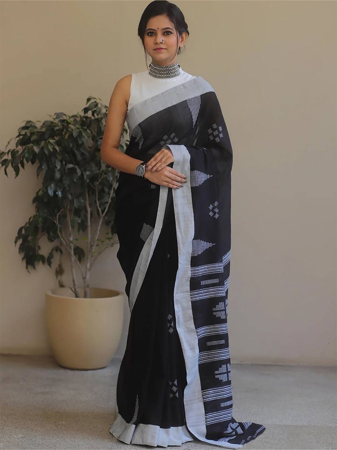 

BerMondsey Woven Design Silk Cotton Banarasi Saree, Black