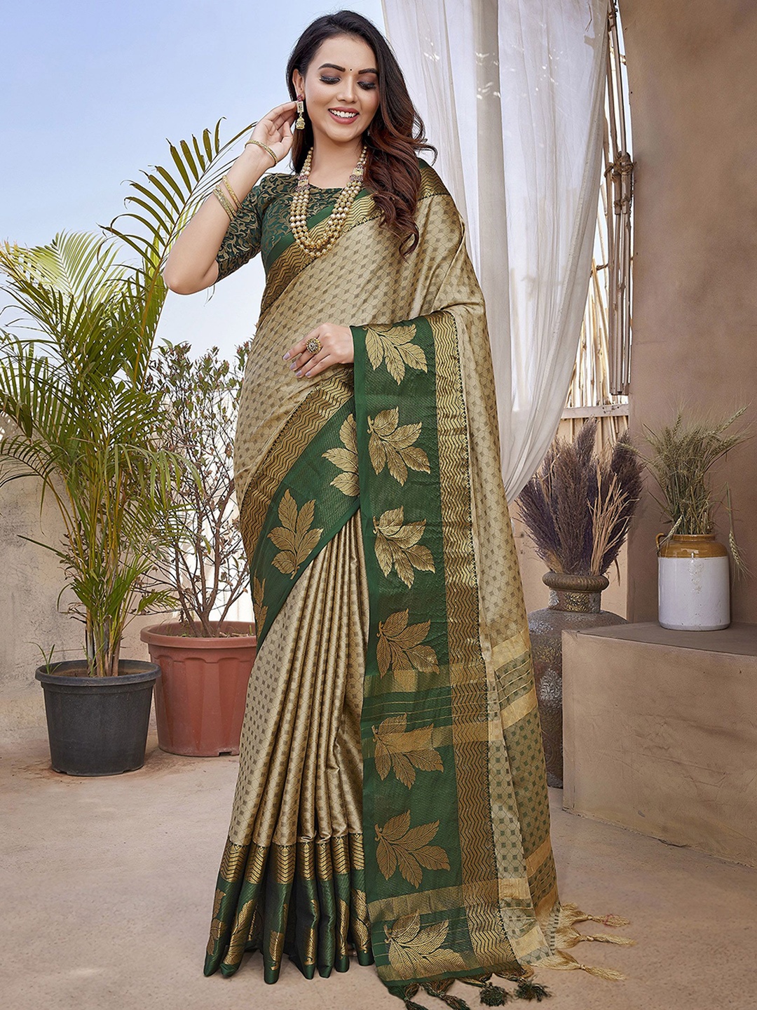 

BerMondsey Woven Design Zari Banarasi Saree, Beige