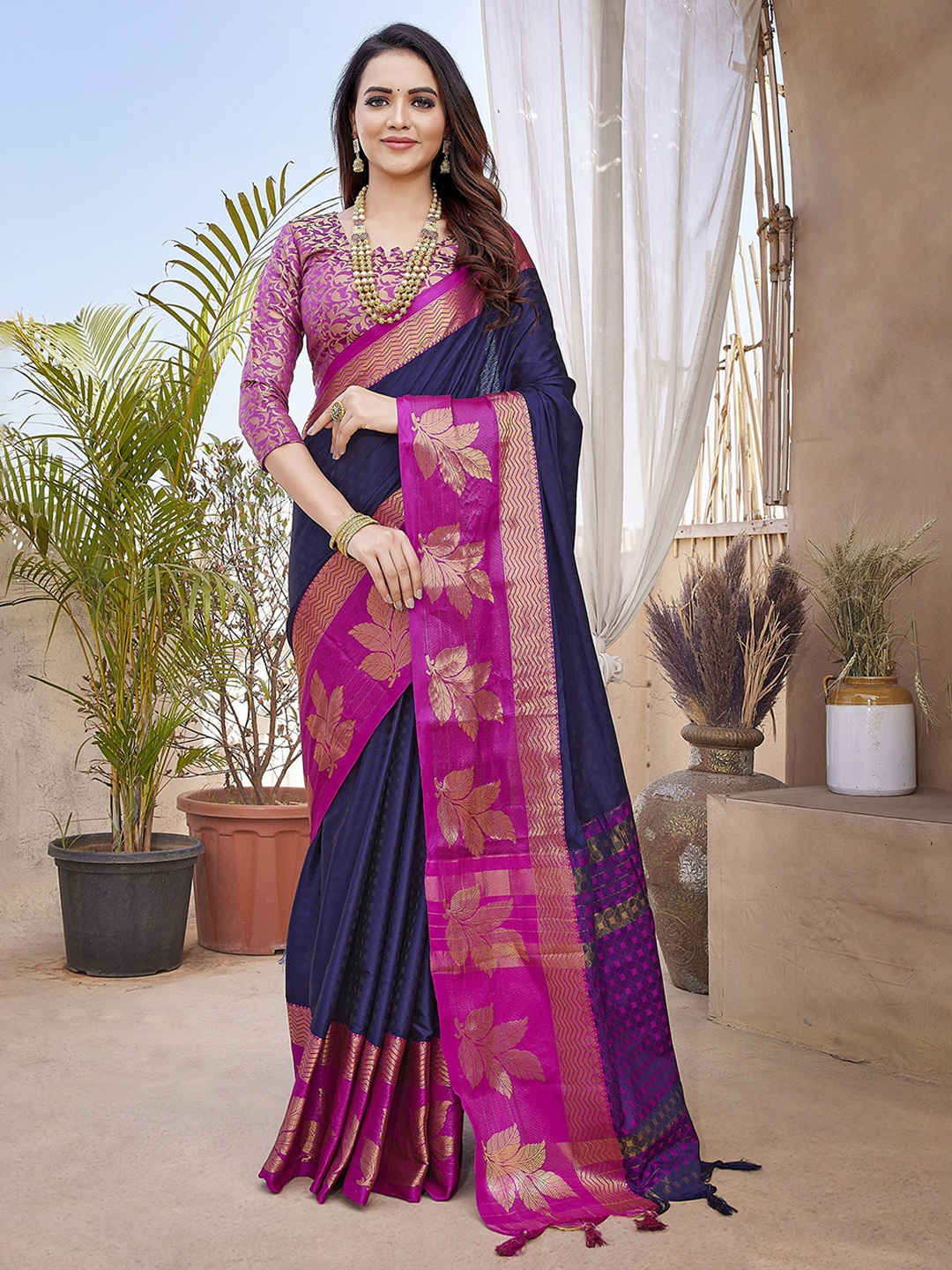 

BerMondsey Woven Design Banarasi Saree, Navy blue