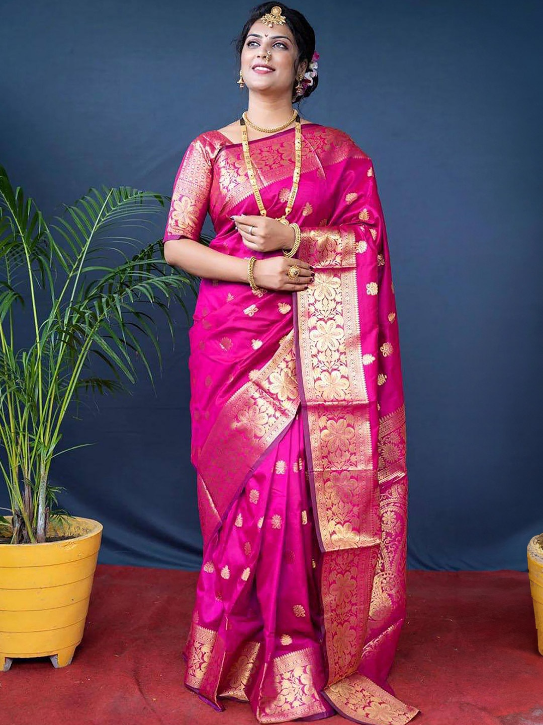 

BerMondsey Woven Design Zari Banarasi Saree, Pink