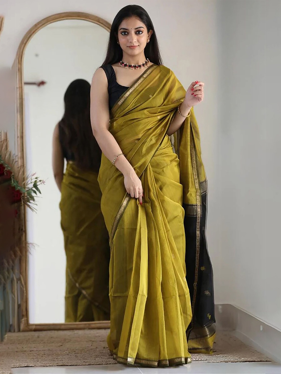 

BerMondsey Woven Design Zari Banarasi Saree, Green