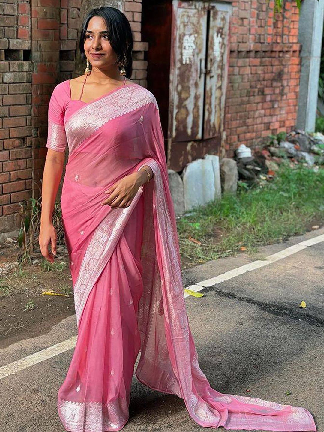 

BerMondsey Woven Design Zari Banarasi Saree, Pink