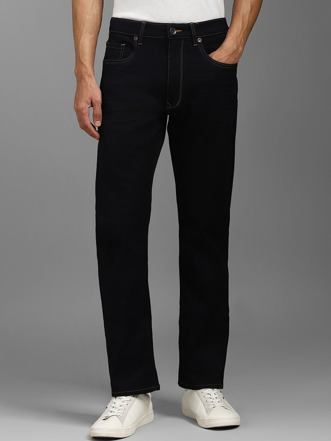 

Louis Philippe Jeans Men Relaxed Fit Mid-Rise Cotton Jeans, Black
