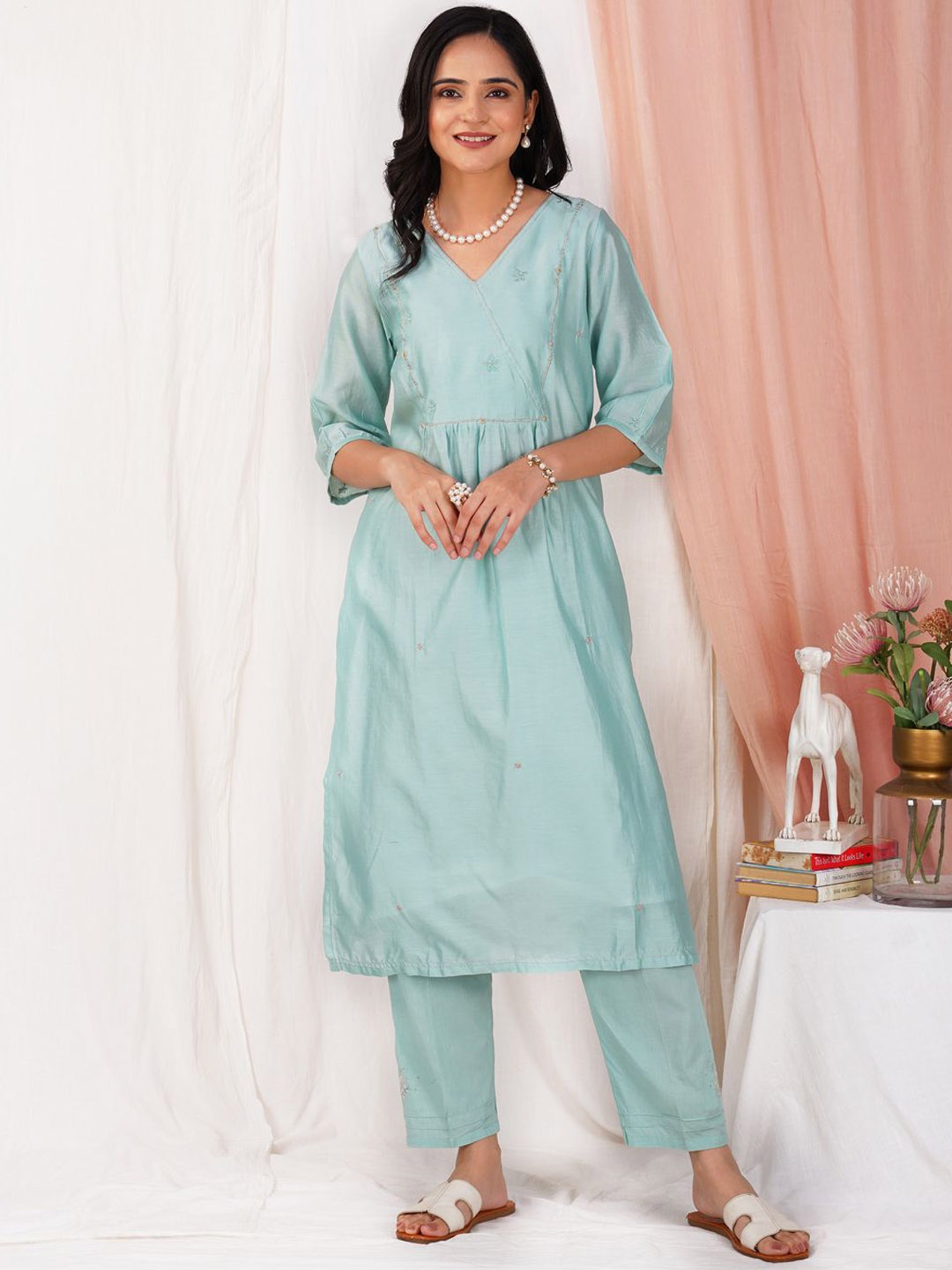 

zuri Floral Embroidered V-Neck Three-Quarter Sleeves Chanderi Cotton Kurta, Sea green
