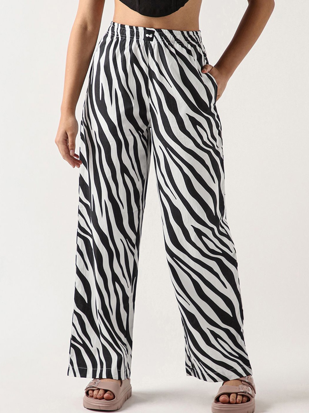 

Bewakoof Women Cotton All Over Printed Wide Leg Lounge Pants, White