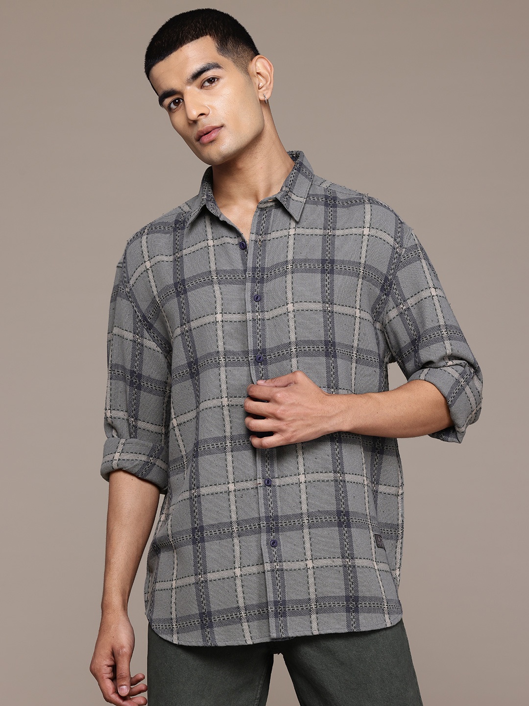 

The Roadster Lifestyle Co. Men Relaxed Checked Pure Cotton Casual Shirt, Grey