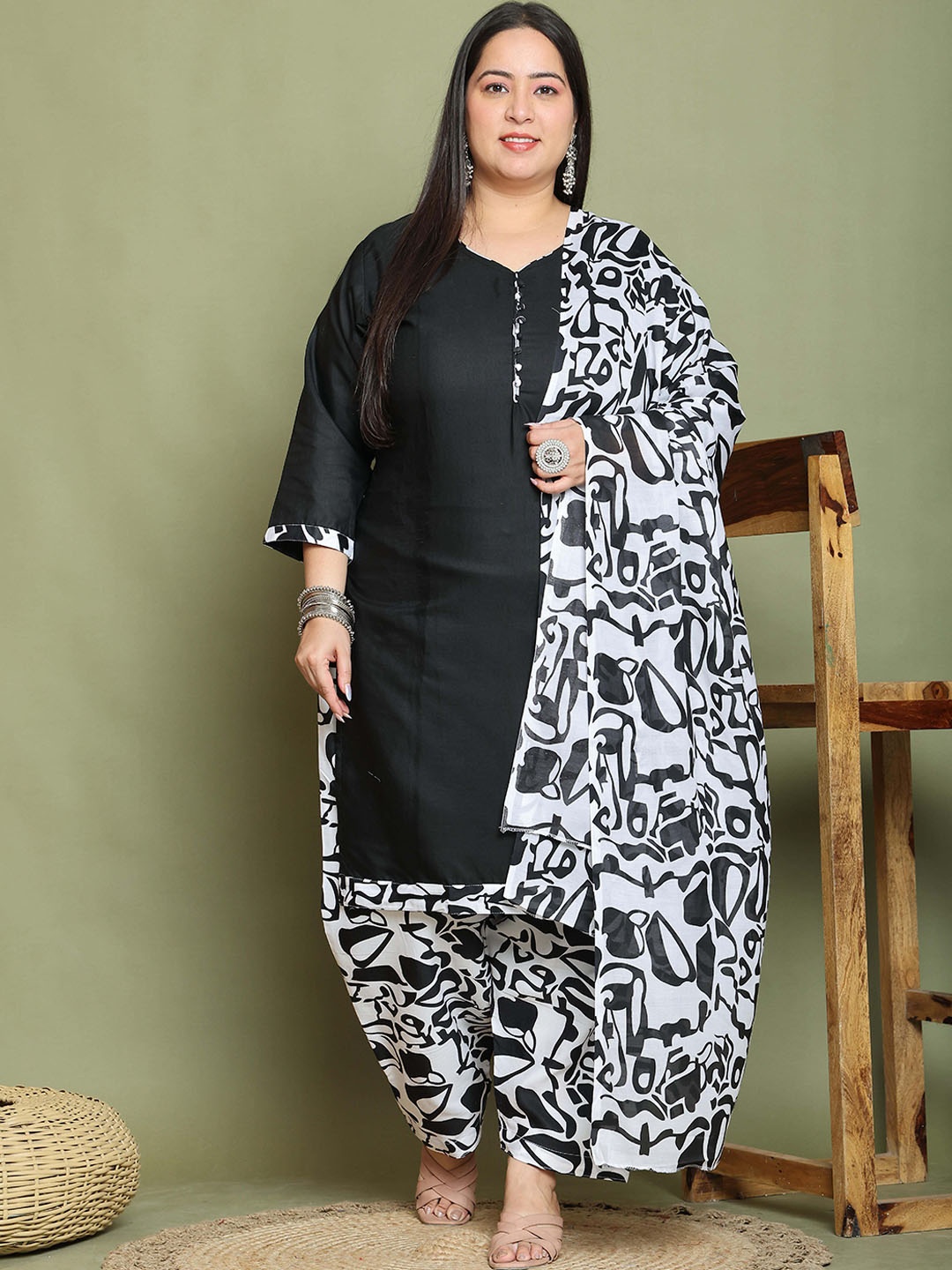 

Roly Poly Plus Size Sweetheart Neck Abstract Printed Straight Kurta with Salwar & Dupatta, Black