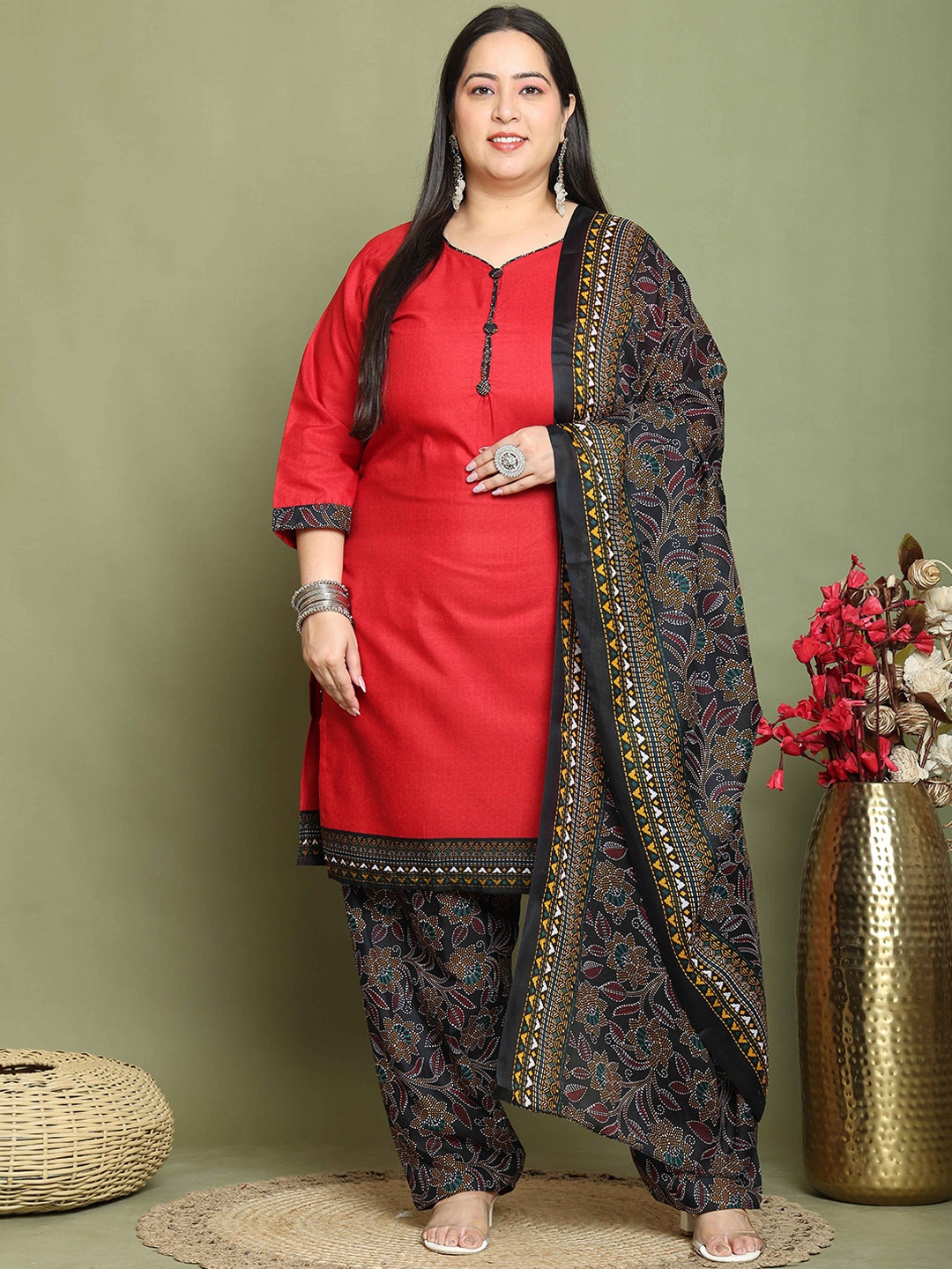 

Roly Poly Plus Size Sweetheart Neck Floral Printed Straight Kurta with Salwar & Dupatta, Maroon