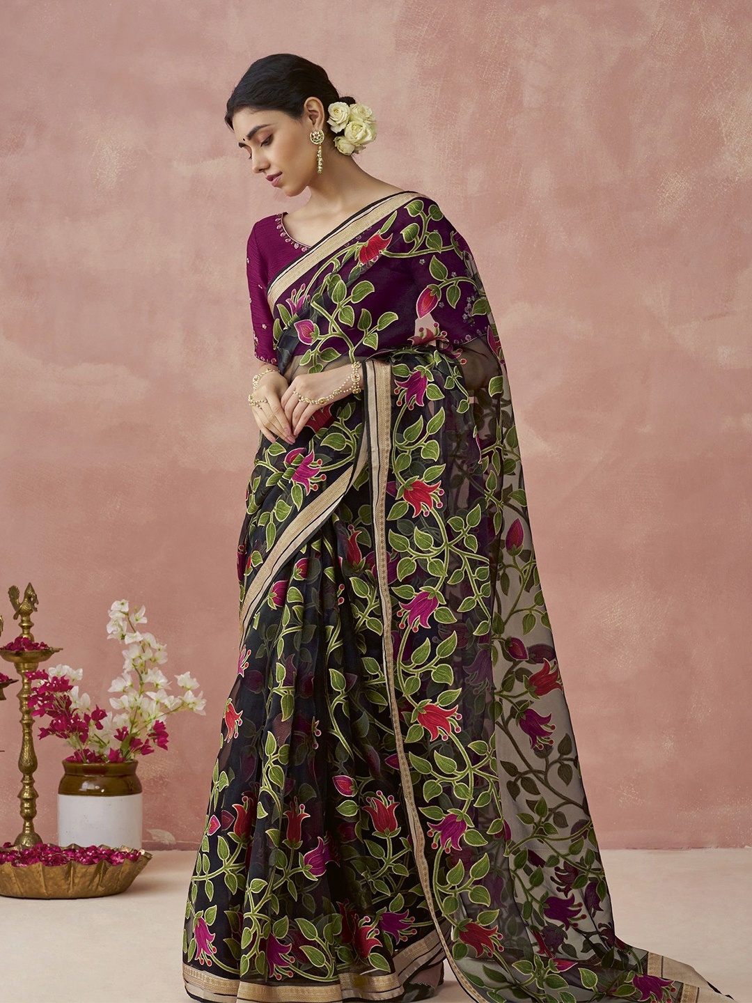 

MAHALASA Floral Printed Zari Organza Saree, Black