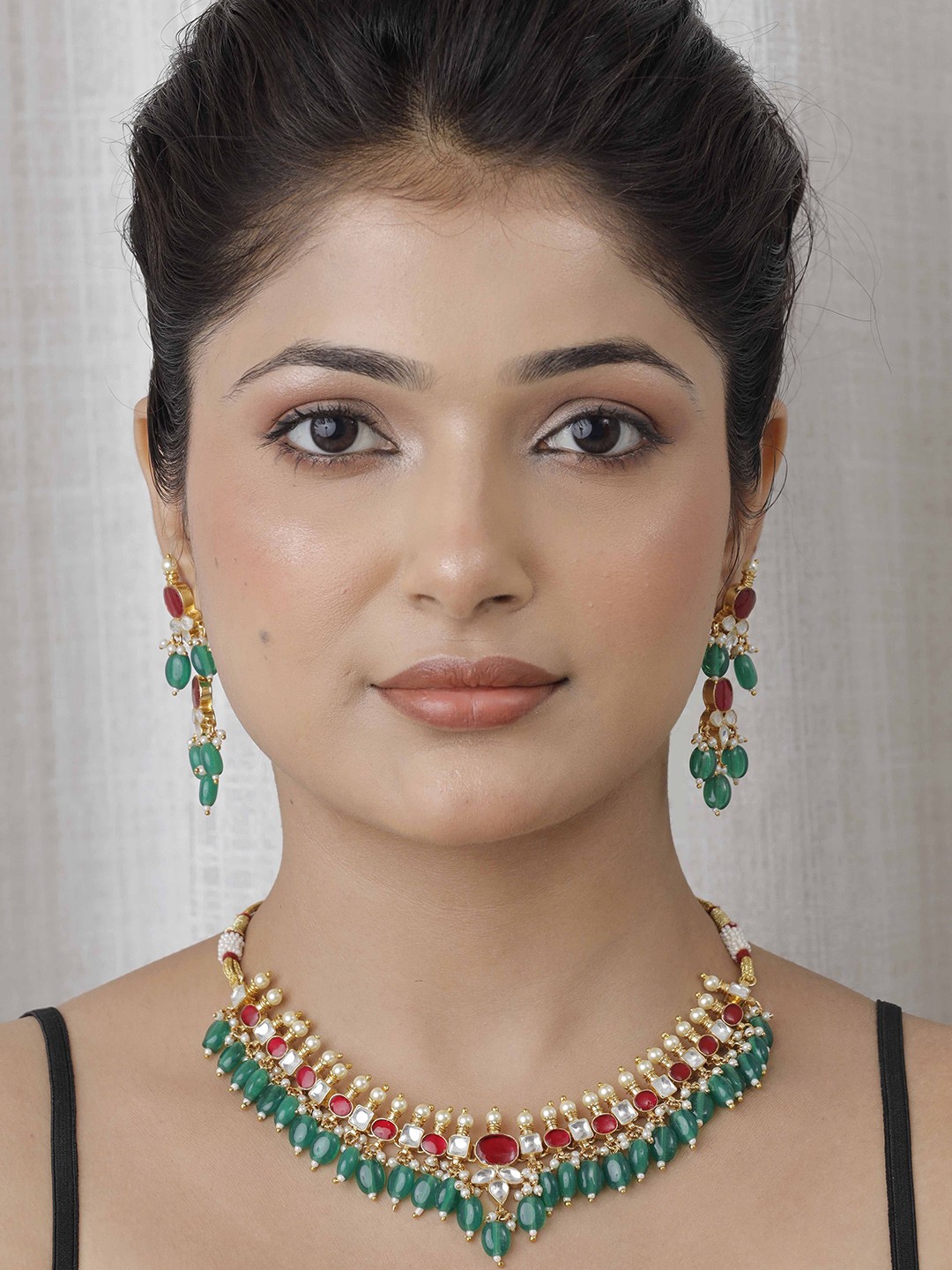 

Shaheen Pachi Gold-Plated Kundan-Studded & Beaded Necklace & Earrings