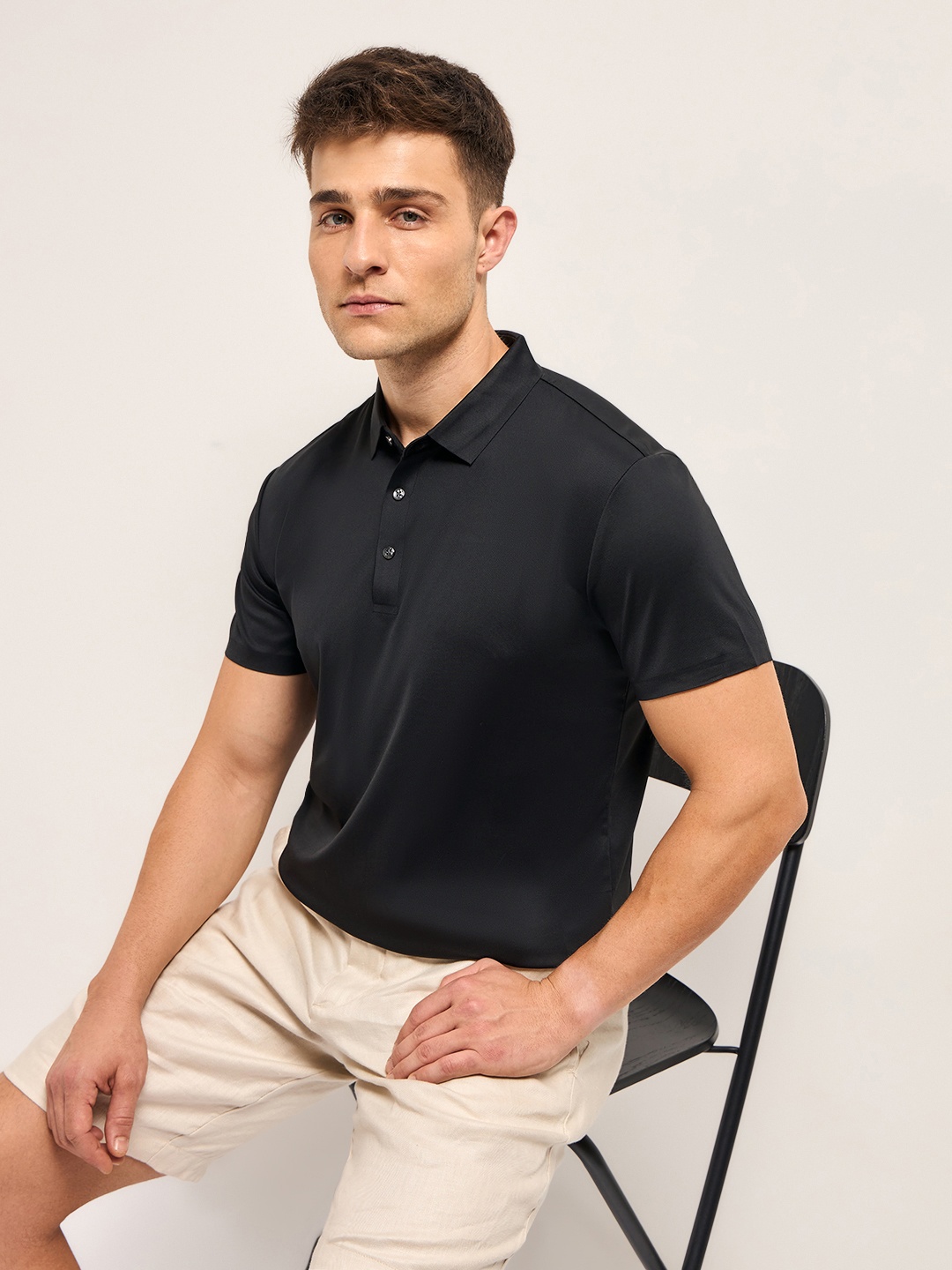 

THE BEAR HOUSE Men Solid Polo Collar T-shirt, Black