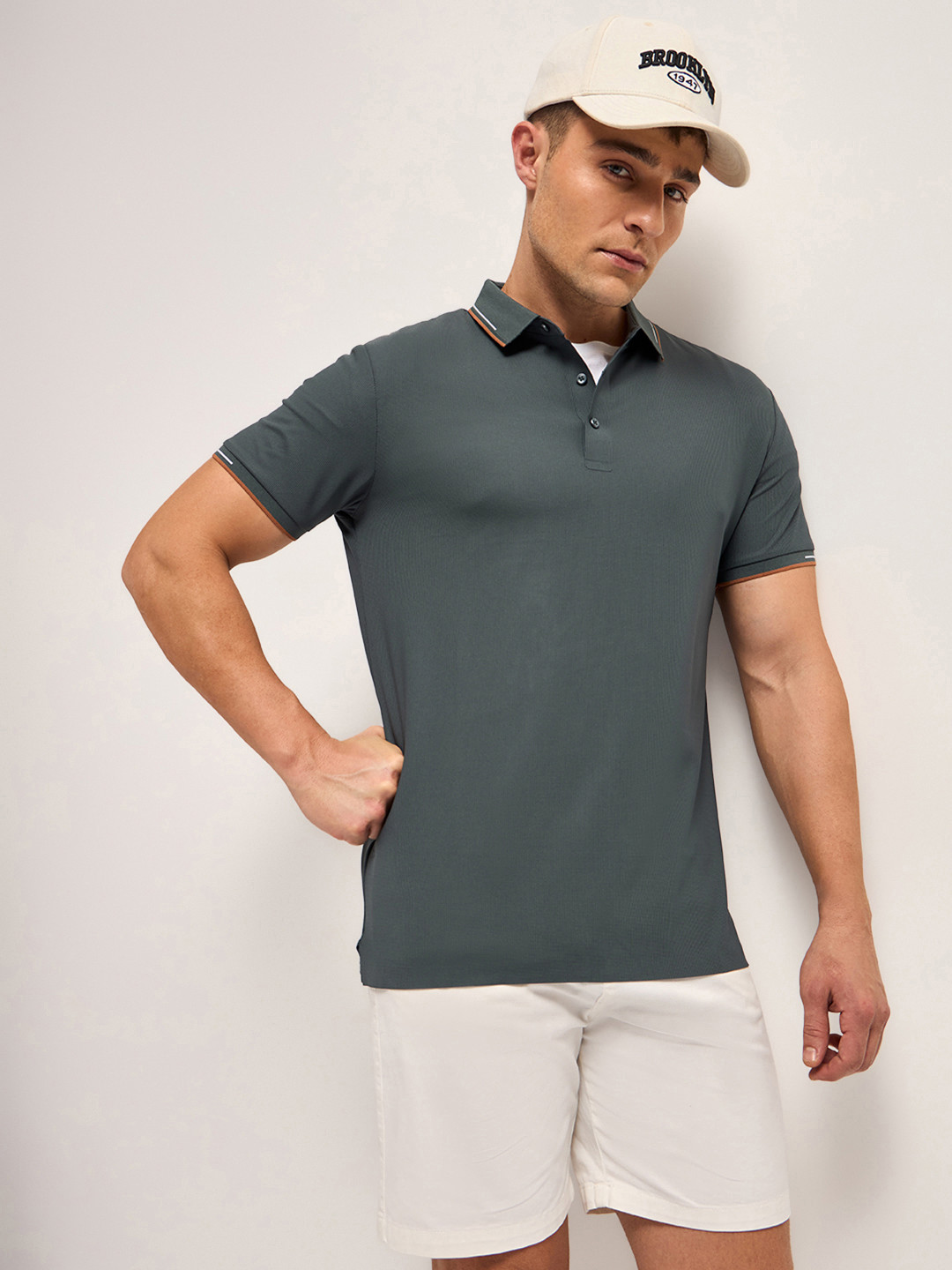 

THE BEAR HOUSE Men Solid Polo Collar T-shirt, Grey