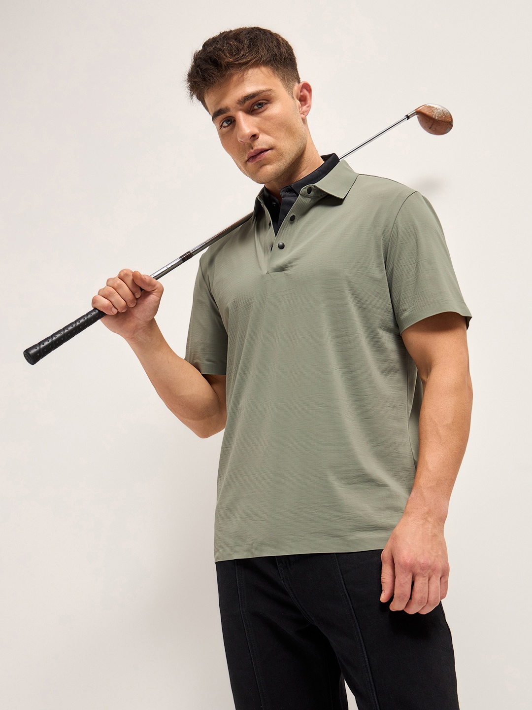 

THE BEAR HOUSE Men Solid Polo Collar T-shirt, Green