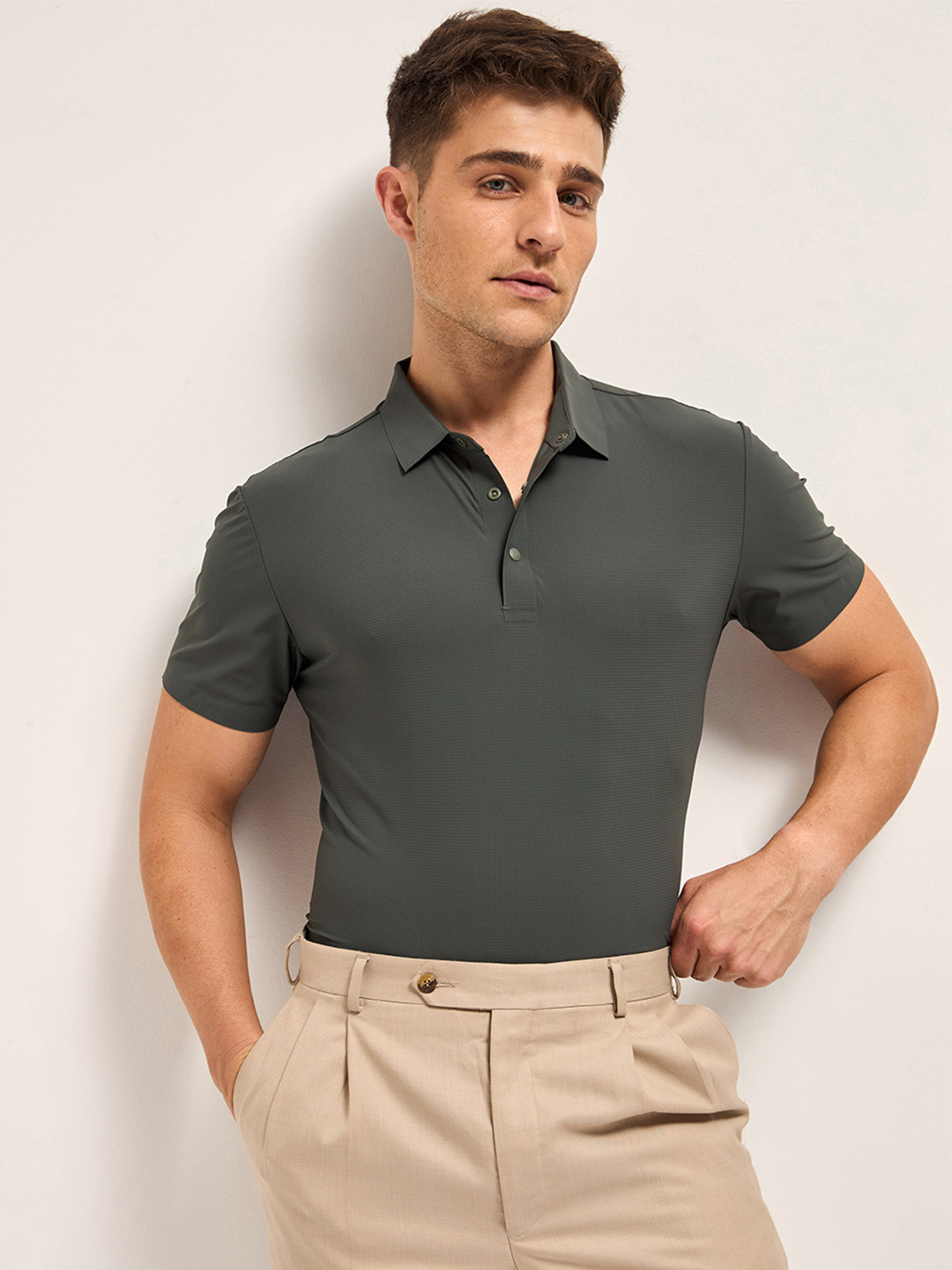 

THE BEAR HOUSE Men Quick Dry Solid Polo Collar Slim Fit Performance T-shirt, Grey