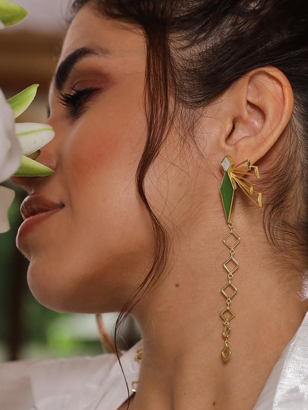 

Varnika Arora Gold-Plated Geometric Mother of Pearl Drop Earrings