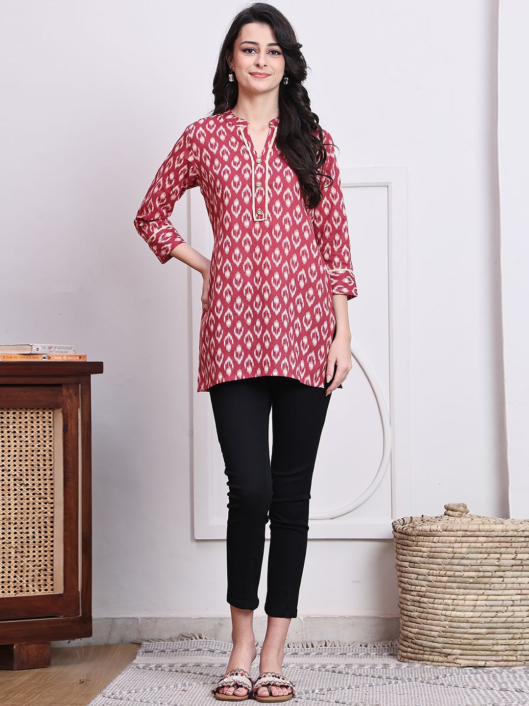 

Rajnandini Women Printed Mandarin Collar Tunic, Maroon