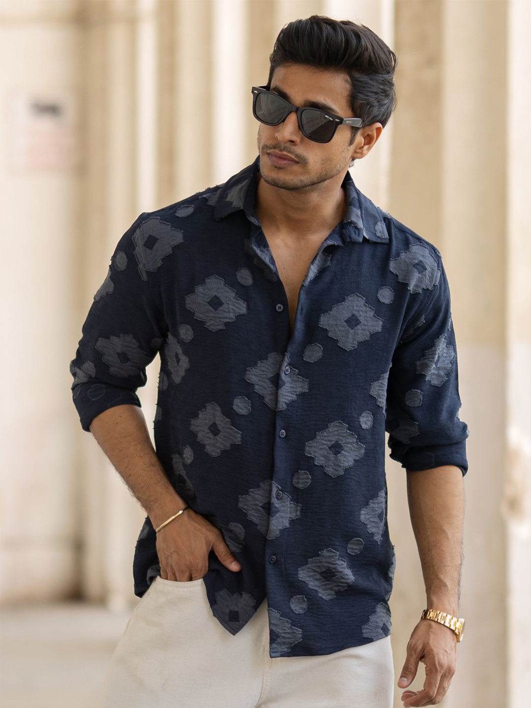 Powerlook Men Spread Collar Floral Printed Casual Shirt, Navy blue