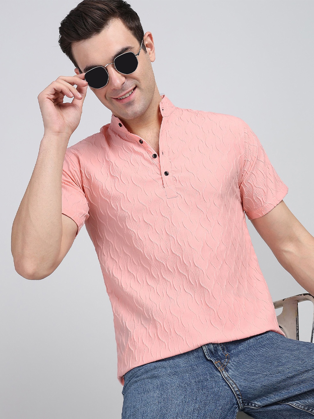 

Wuxi Men Straight Fit Mandarin Collar Textured Casual Shirt, Pink