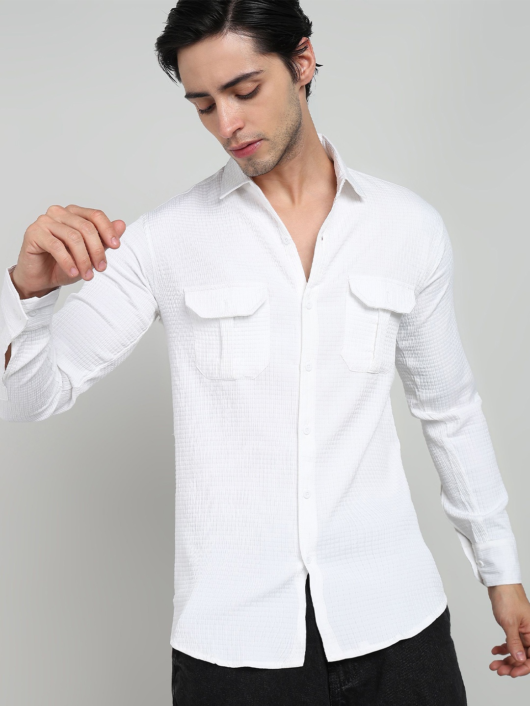 

Wuxi Men Straight Fit Spread Collar Textured Casual Shirt, White