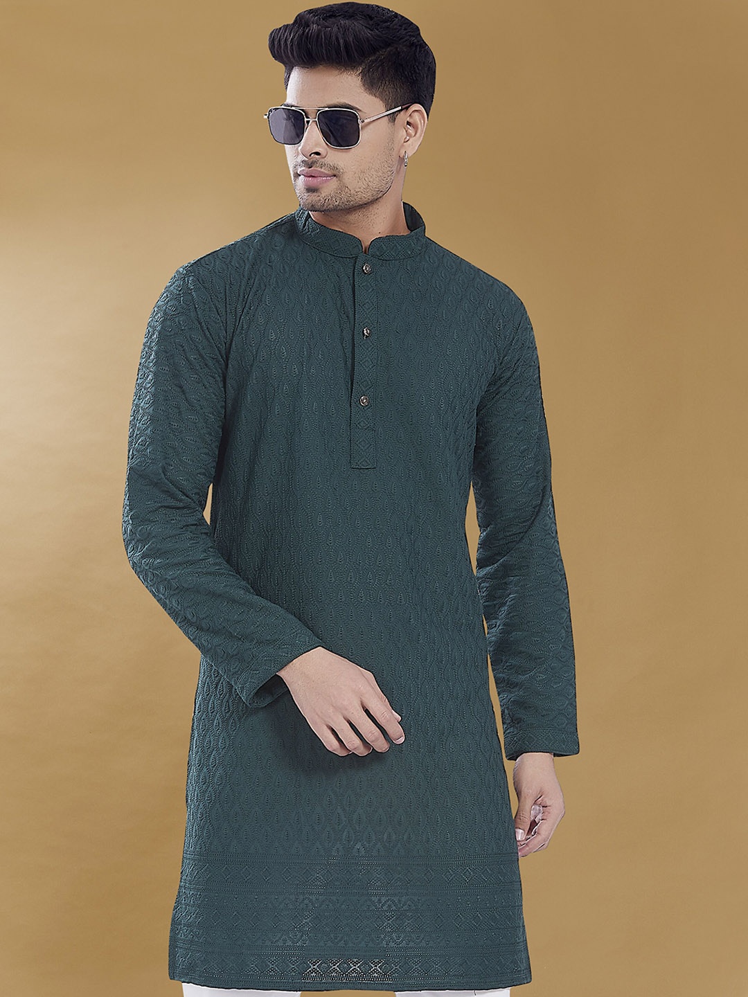 

DIVISIVE Chevron Embroidered Mandarin Collar Long Sleeves Regular Straight Kurta, Green