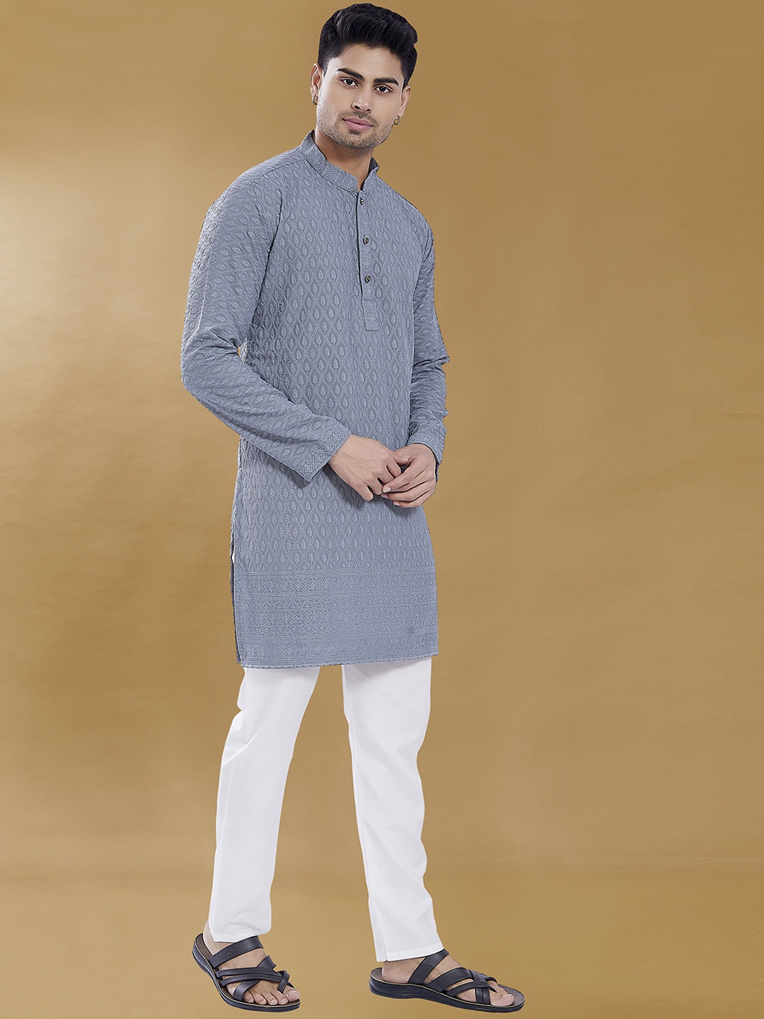 

DIVISIVE Mandarin Collar Floral Embroidered Thread Work Straight Cotton Kurta, Grey