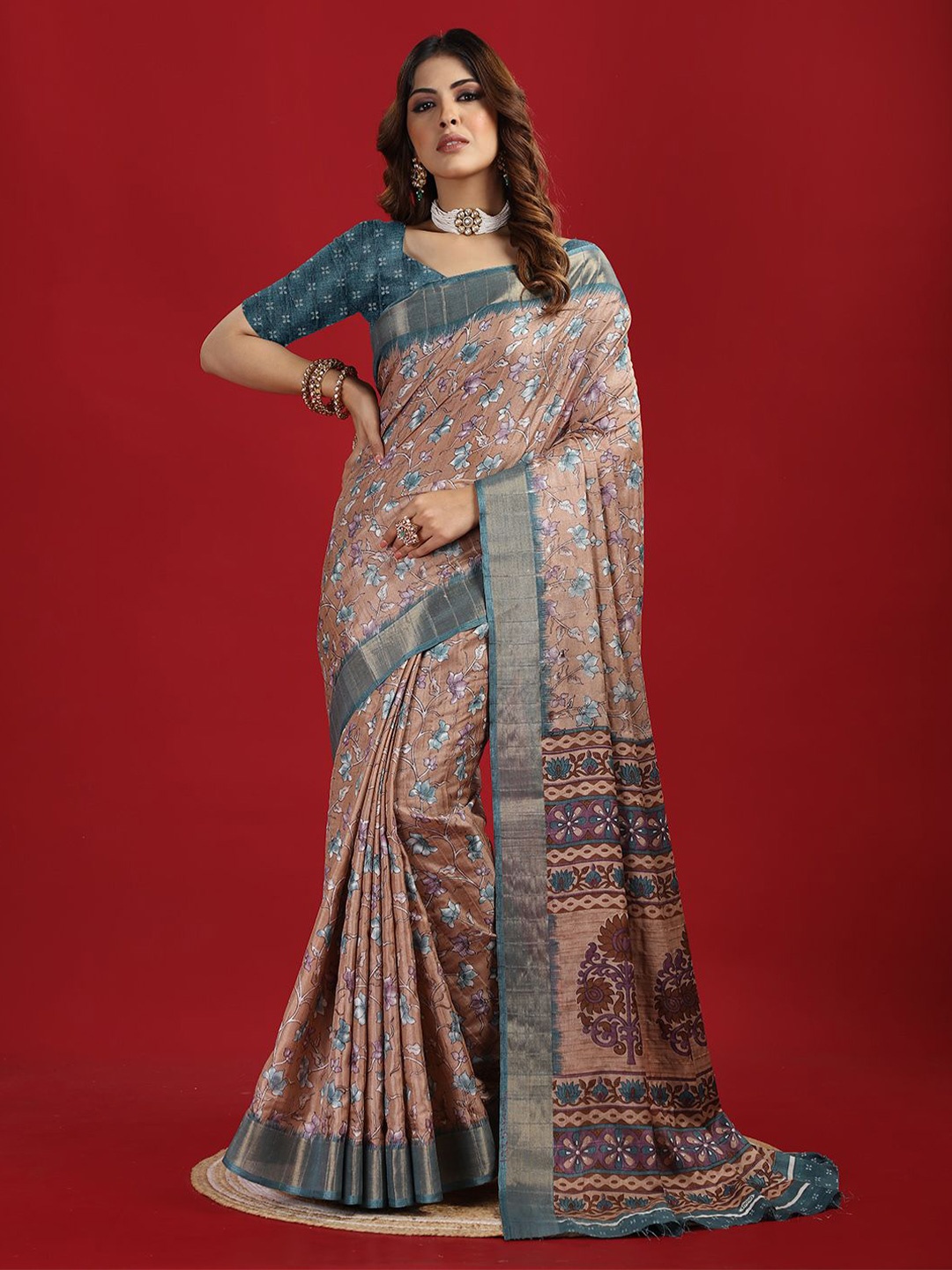 

A.V.M Prints Women Floral Printed Zari Saree, Peach