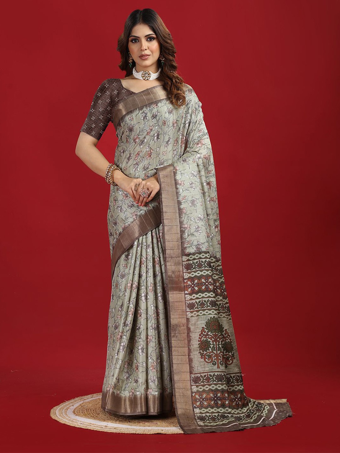 

A.V.M Prints Floral Printed Zari Saree, Grey