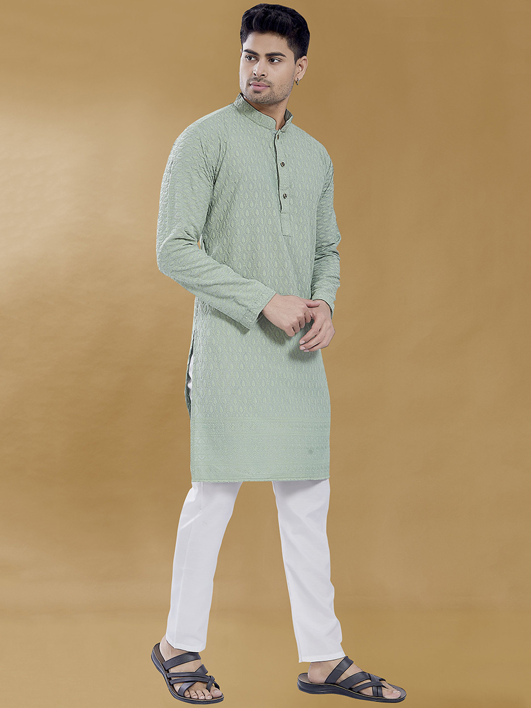 

DIVISIVE Chevron Embroidered Mandarin Collar Long Sleeves Regular Straight Kurta, Green