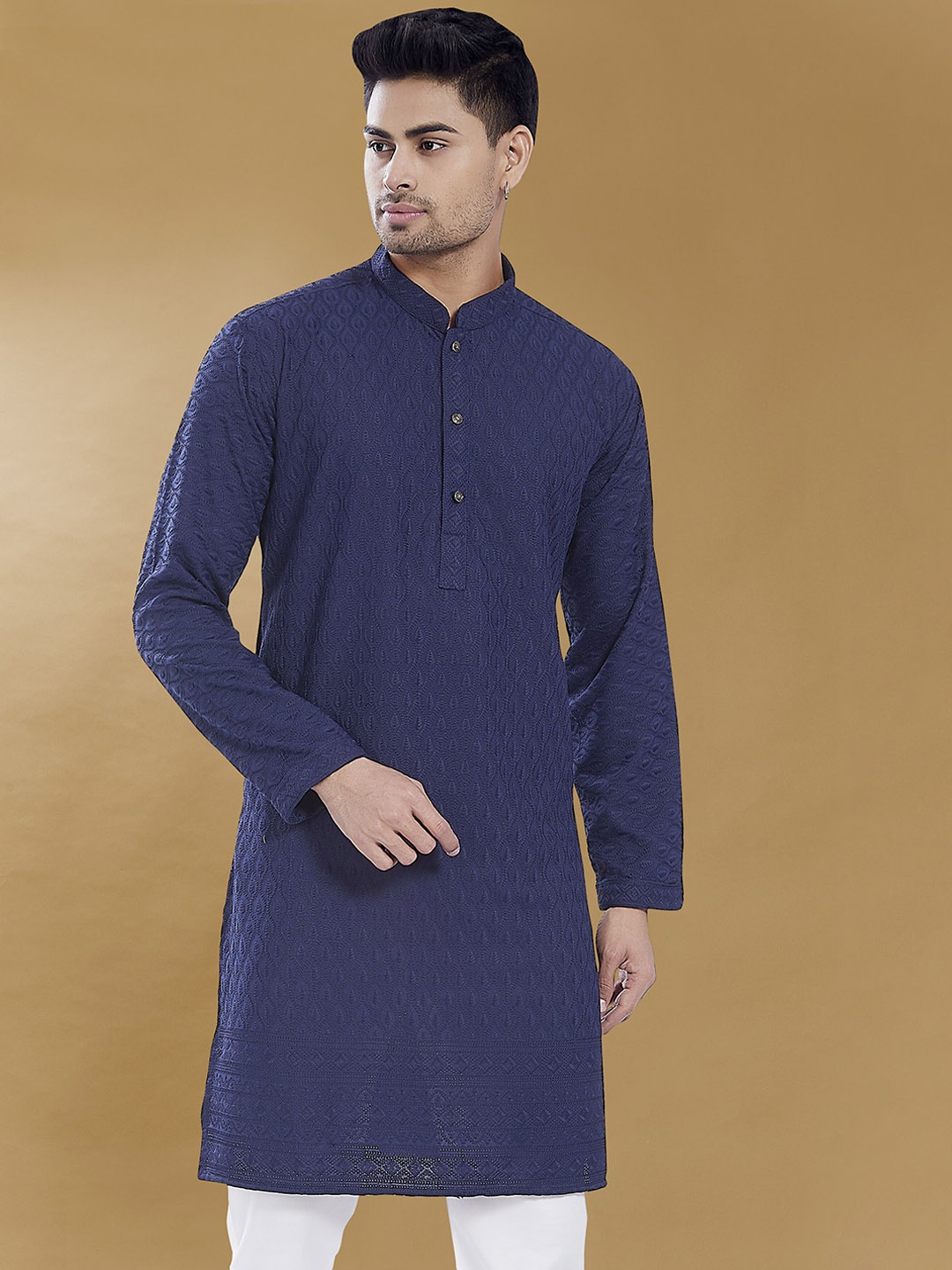 

DIVISIVE Mandarin Collar Floral Embroidered Thread Work Straight Cotton Kurta, Navy blue