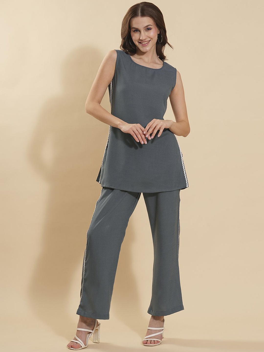 

Fashfun Round Neck Sleeveless Pure Cotton Top With Trouser, Grey