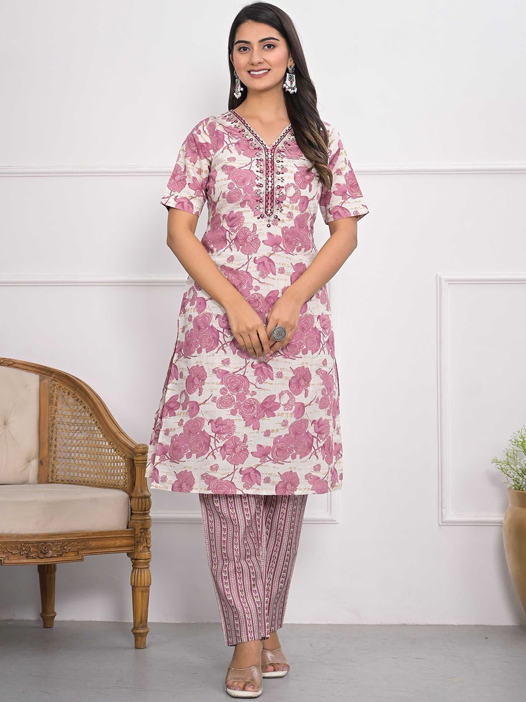 

Meena Bazaar V-Neck Floral Printed Straight Kurta with Trousers, Pink