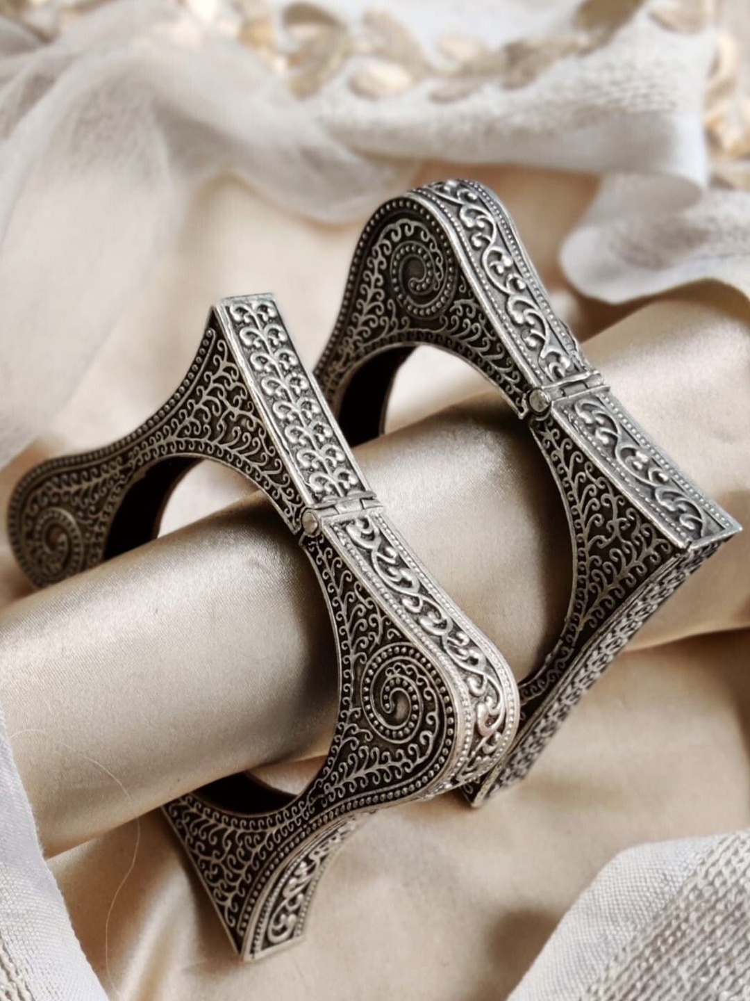 

Janpath Online Set Of 2 Oxidized Bangles, Silver