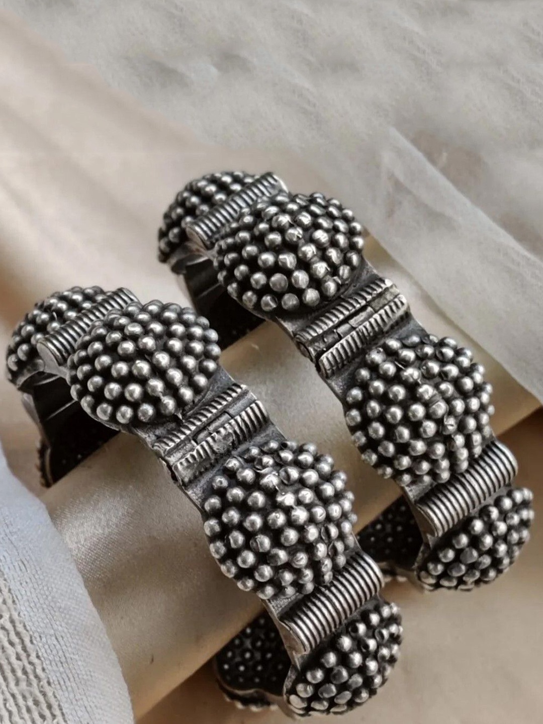 

Janpath Set of 2 Silver Plated Oxidised Bangles