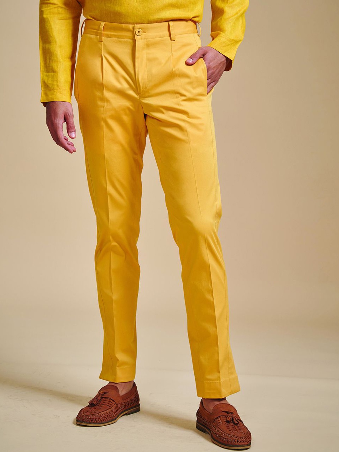 

RR Blue Men Relaxed Pleated Mid-Rise Cotton Trouser, Mustard