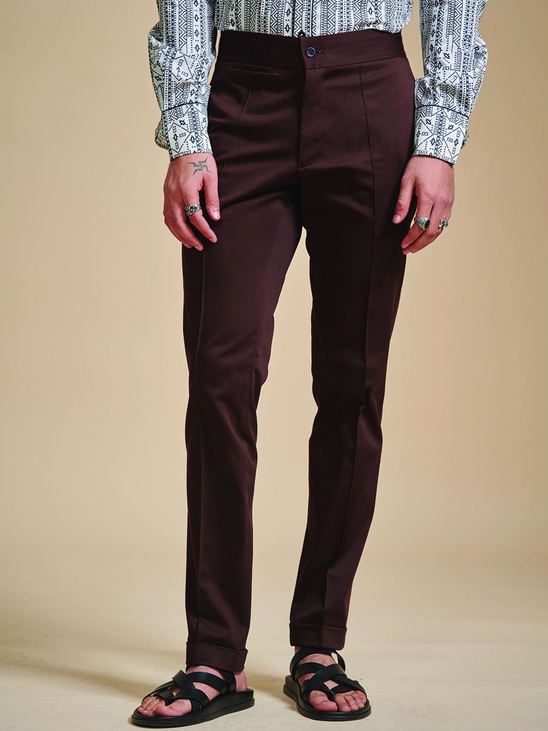 

RR Blue Men Relaxed Relaxed Fit Mid-Rise Cotton Trousers, Brown