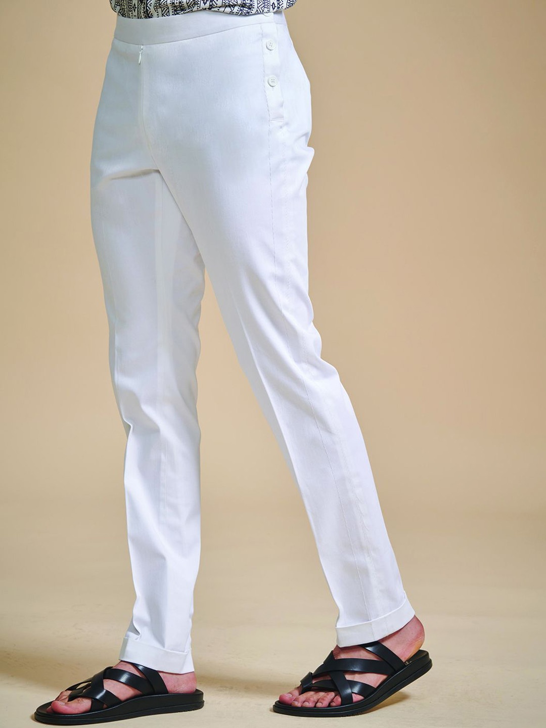 

RR Blue Men Mid-Rise Relaxed Cotton Trouser, White