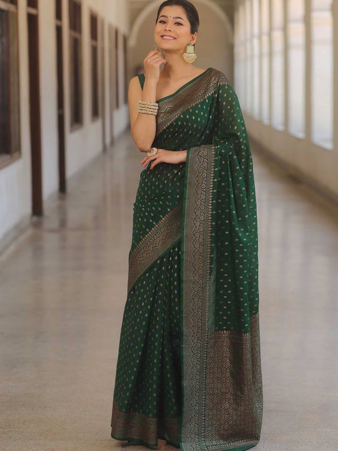 

KALINI Woven Design Zari Banarasi Saree, Green