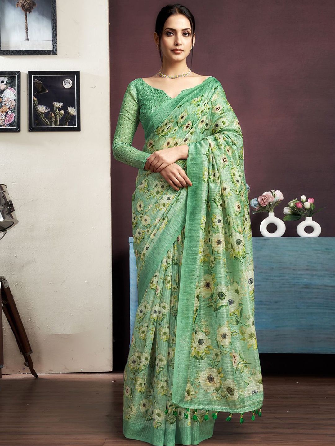 

KALINI Women Floral Printed Saree With Blouse Piece, Green