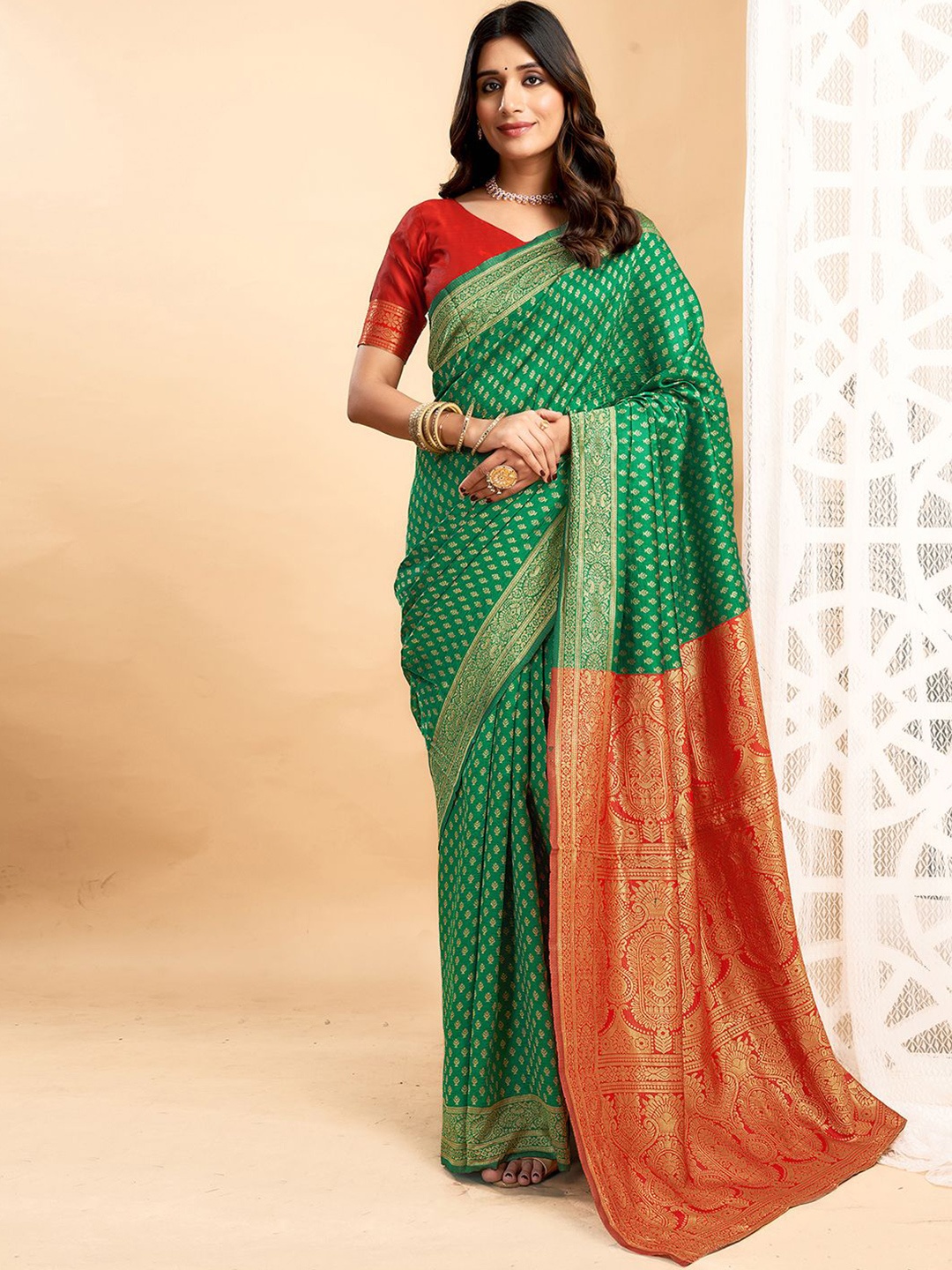 

KALINI Woven Design Banarasi Saree, Green