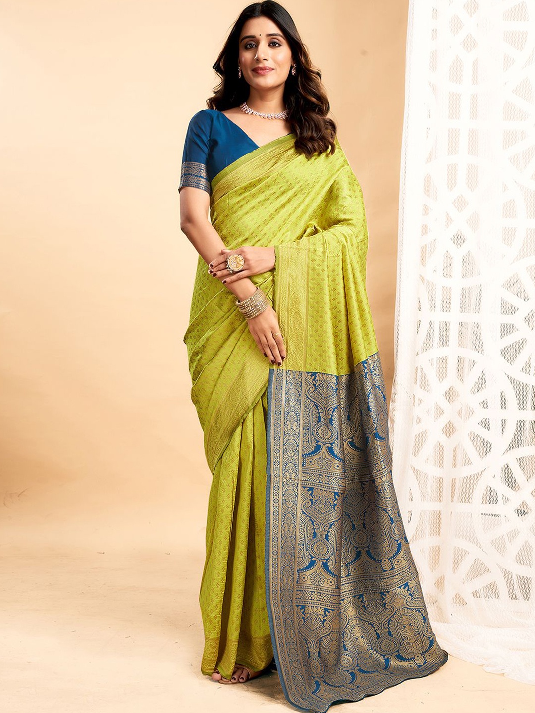 

KALINI Woven Design Zari Banarasi Saree, Green