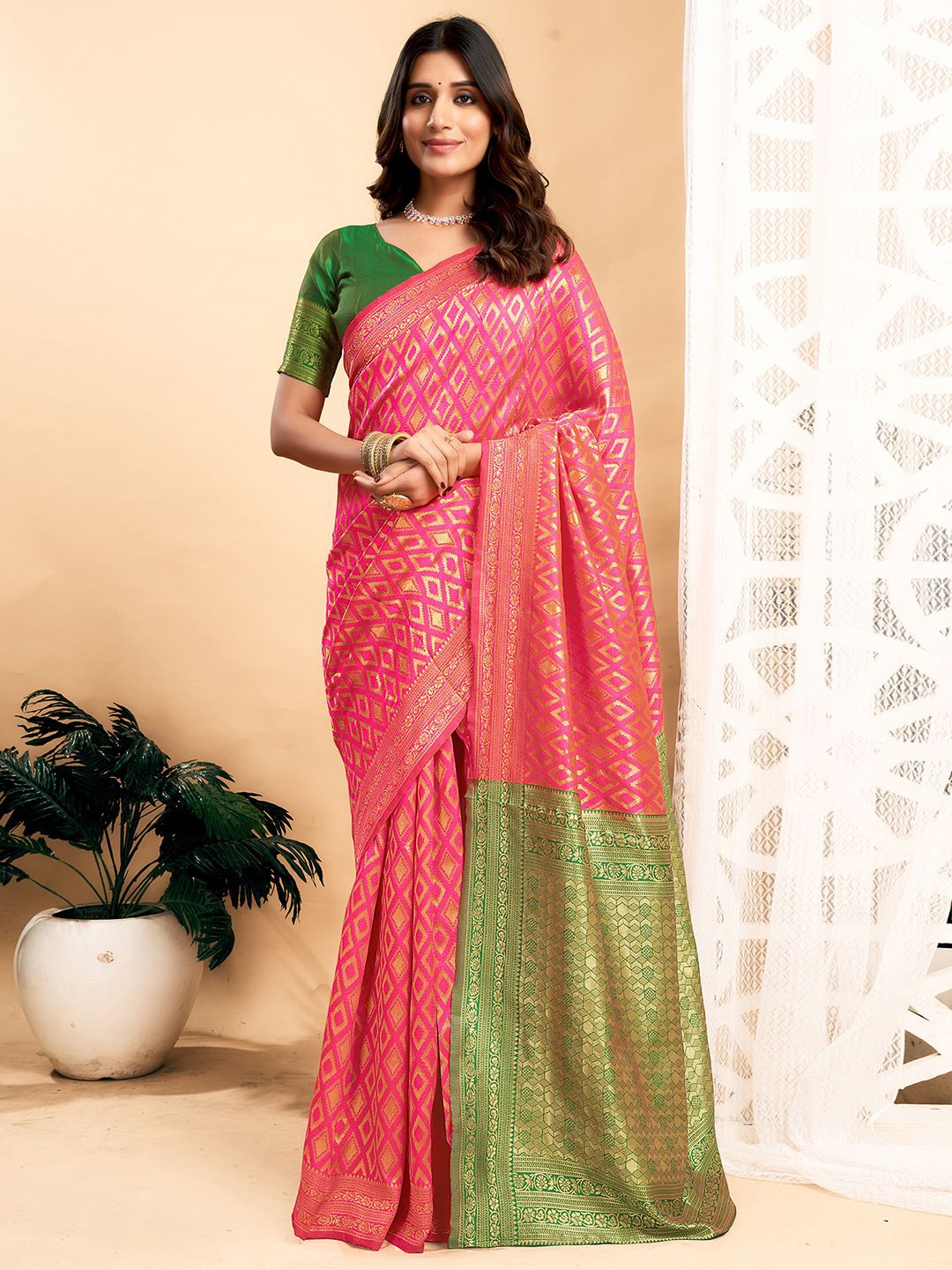 

KALINI Woven Design Zari Banarasi Saree, Pink