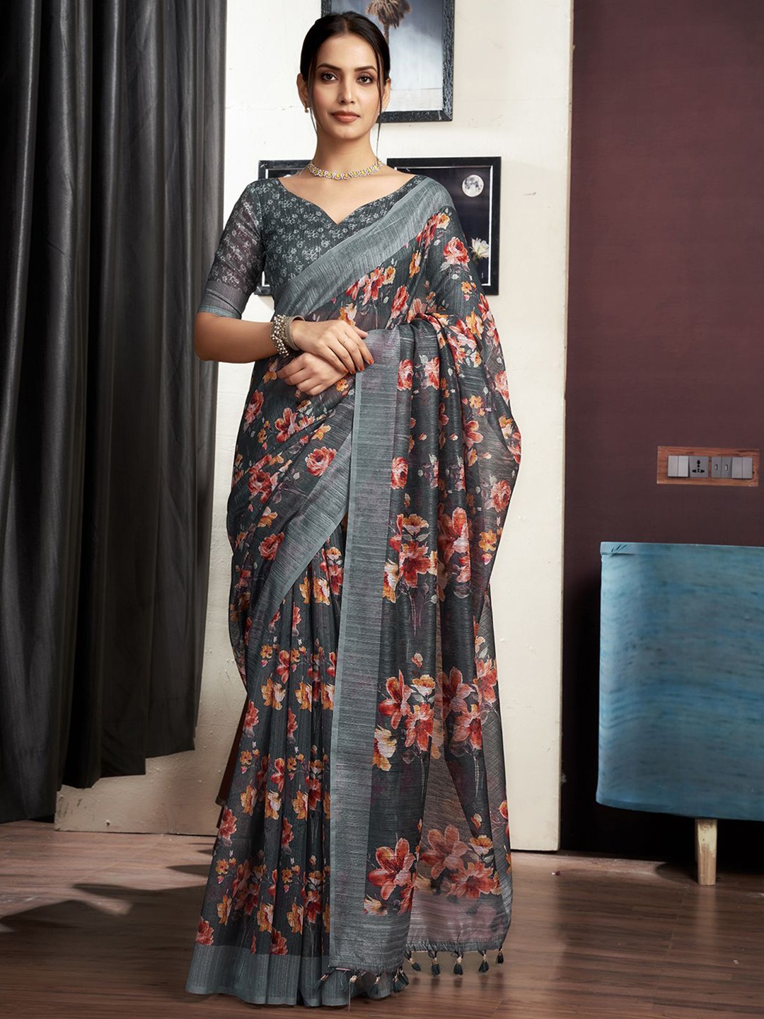 

KALINI Floral Printed Saree With Blouse Piece, Grey