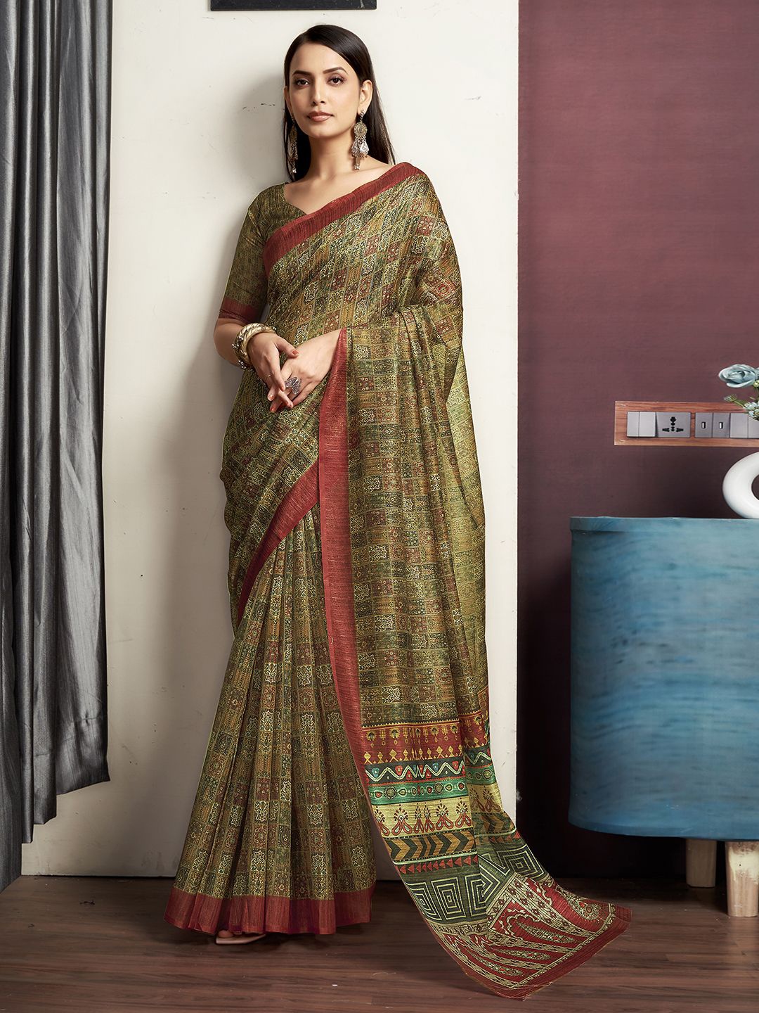 

KALINI Ethnic Motifs Printed Saree With Blouse Piece, Green