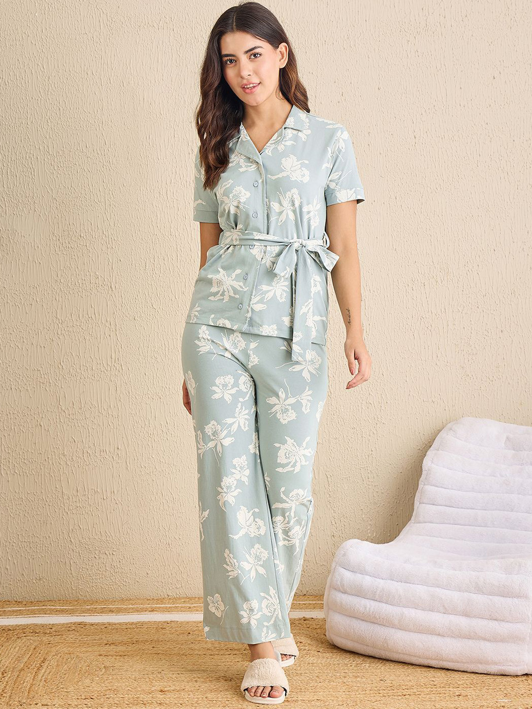 

Avanday Women Floral Printed Pure Cotton Night suit, Green