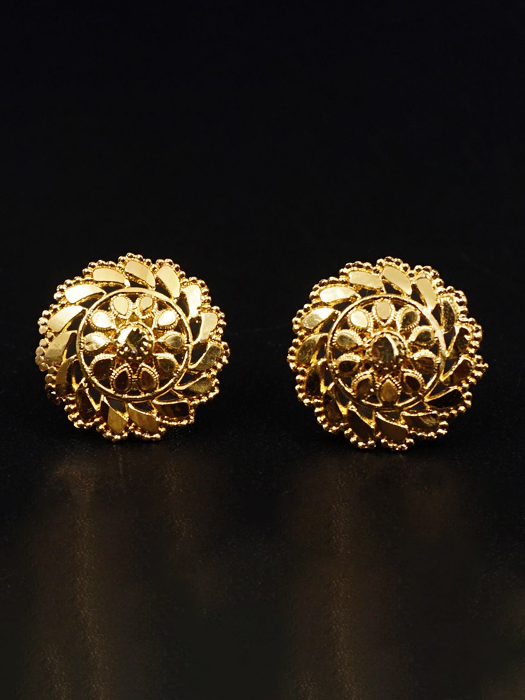 

PINAAKA DARINI Set Of 3 Circular 1 Gram Gold-Plated Studs